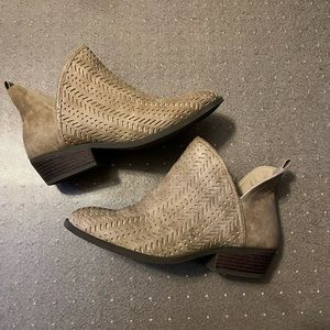 Women’s Ankle Boot Size 8